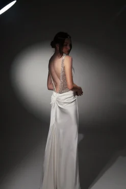 Elaris Dress In White-Silver