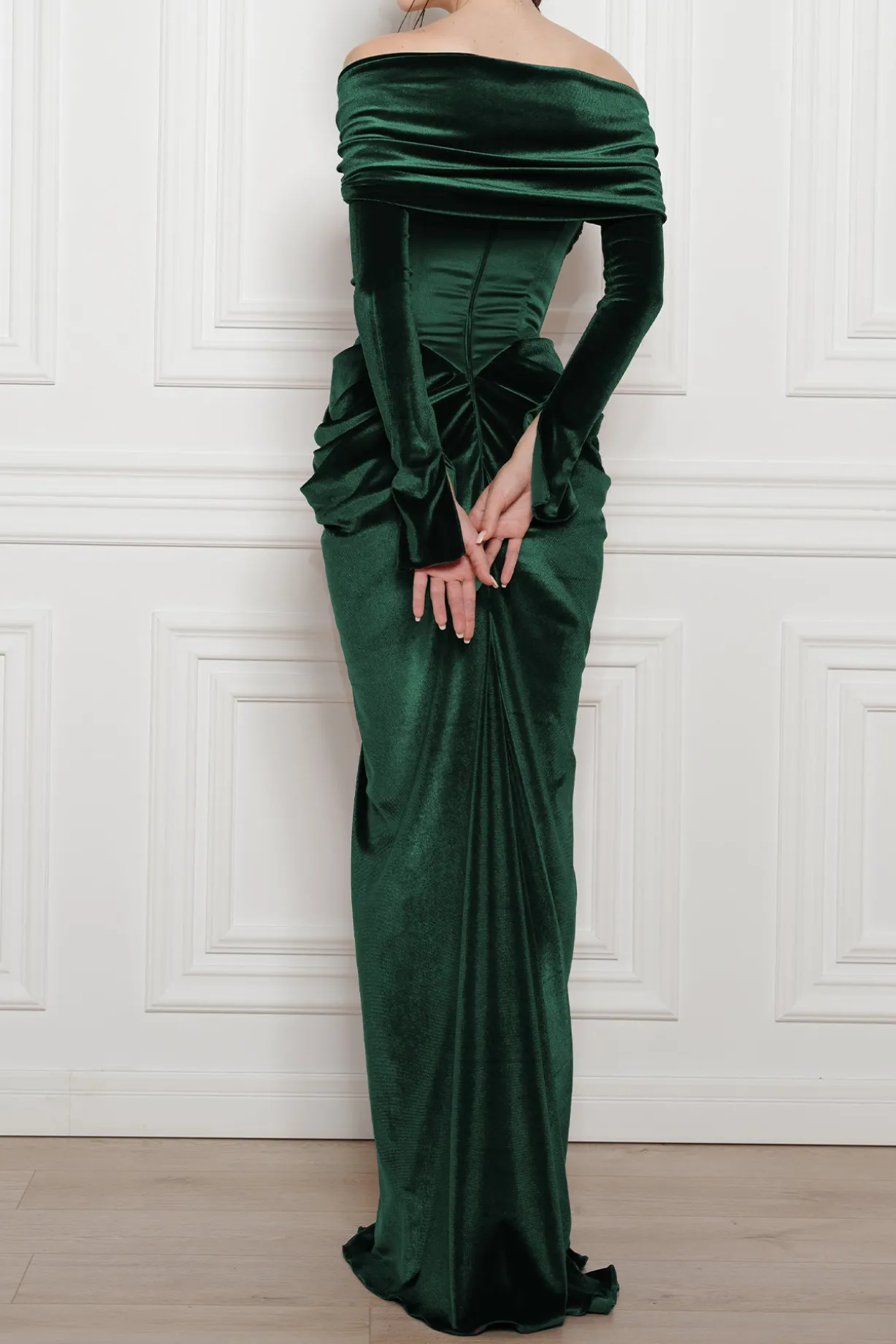 Quinn Long Velvet Gown In Dark-Green