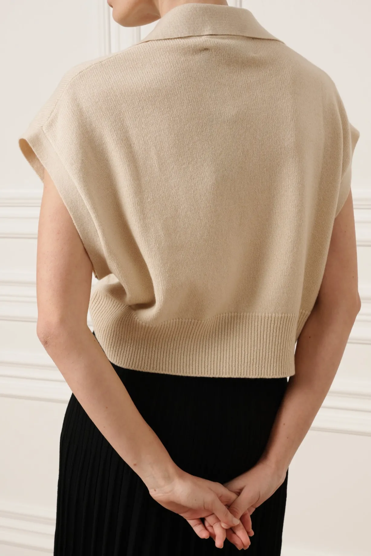 Shiya V-Neck Cashmere Sweater Vest In Champagne